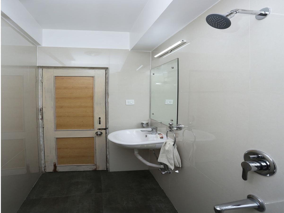 Hotel Amrit Regency Guwahati Zewnętrze zdjęcie